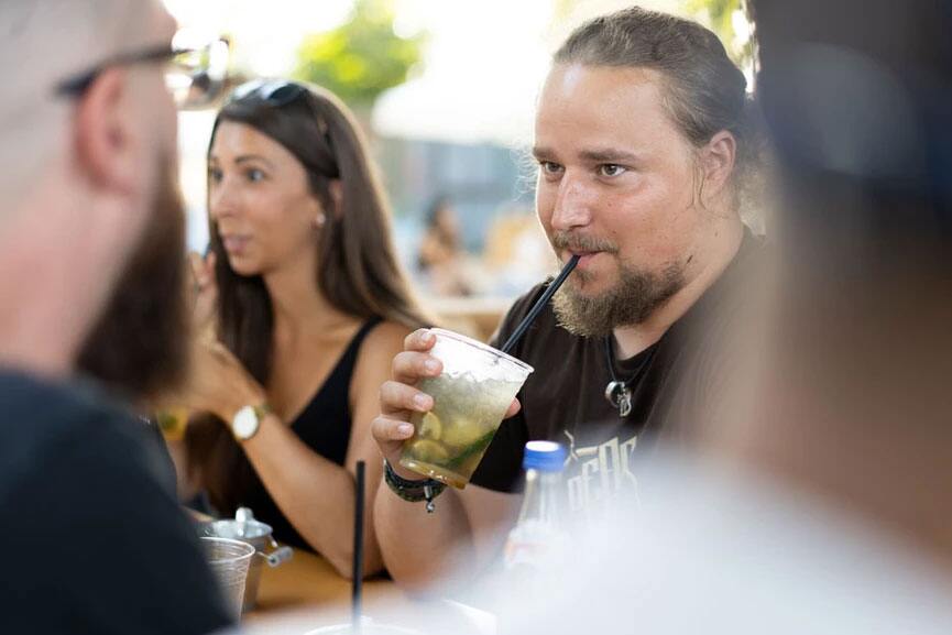 Auf dem Kultstrand vor unserer Agentur-Tür 🏖️